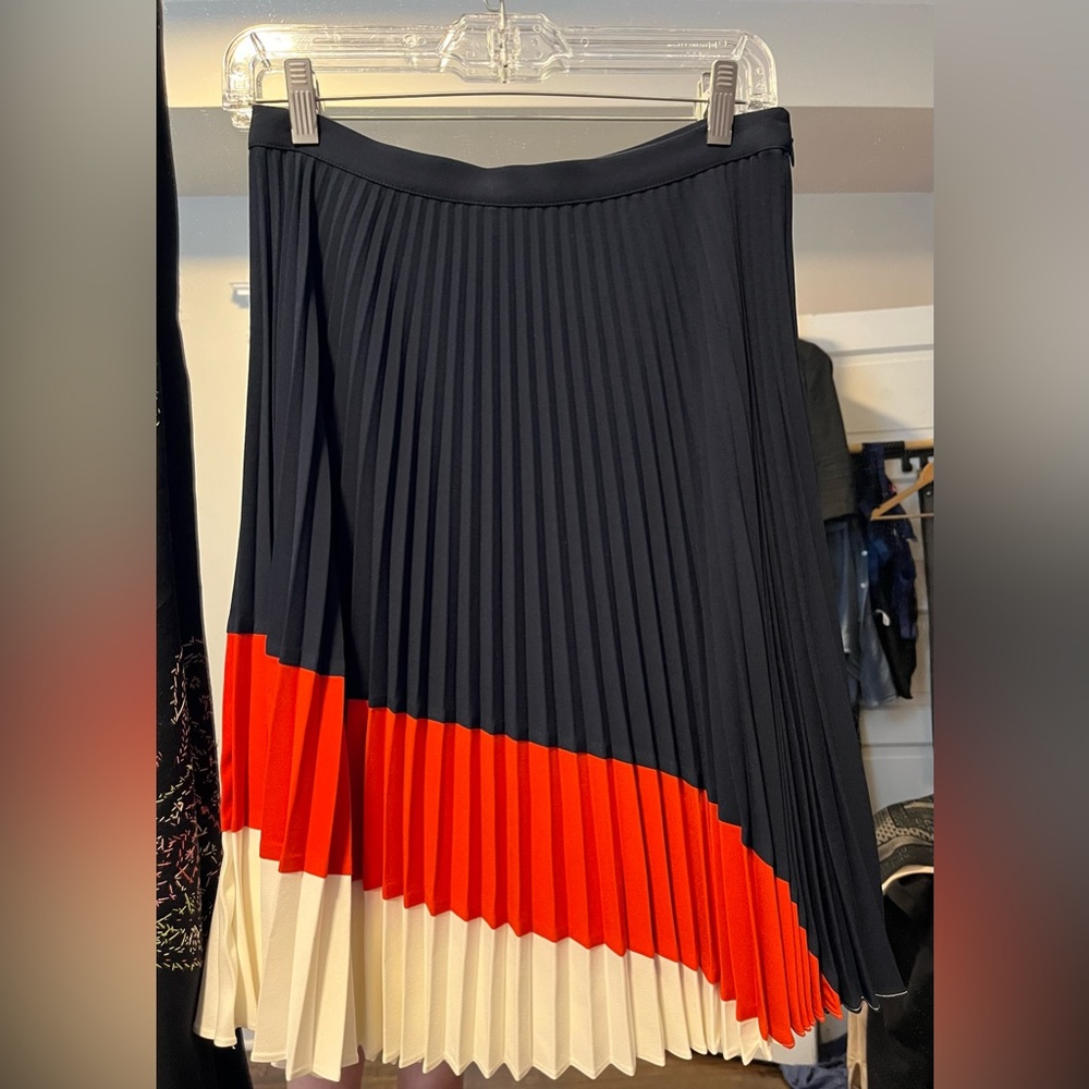 Pleated skirt LIKE NEW